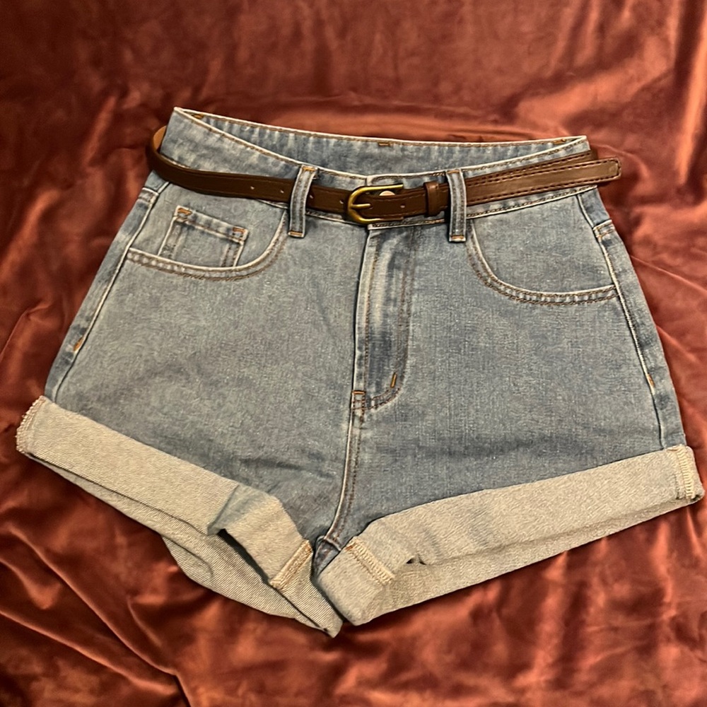 Cider Women’s high waisted belted short